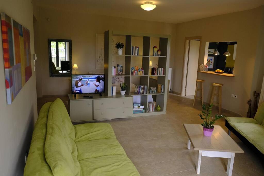 Apartment With Garden In Thessaloniki. Bagian luar foto