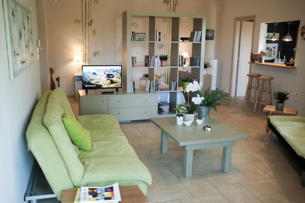 Apartment With Garden In Thessaloniki. Bagian luar foto