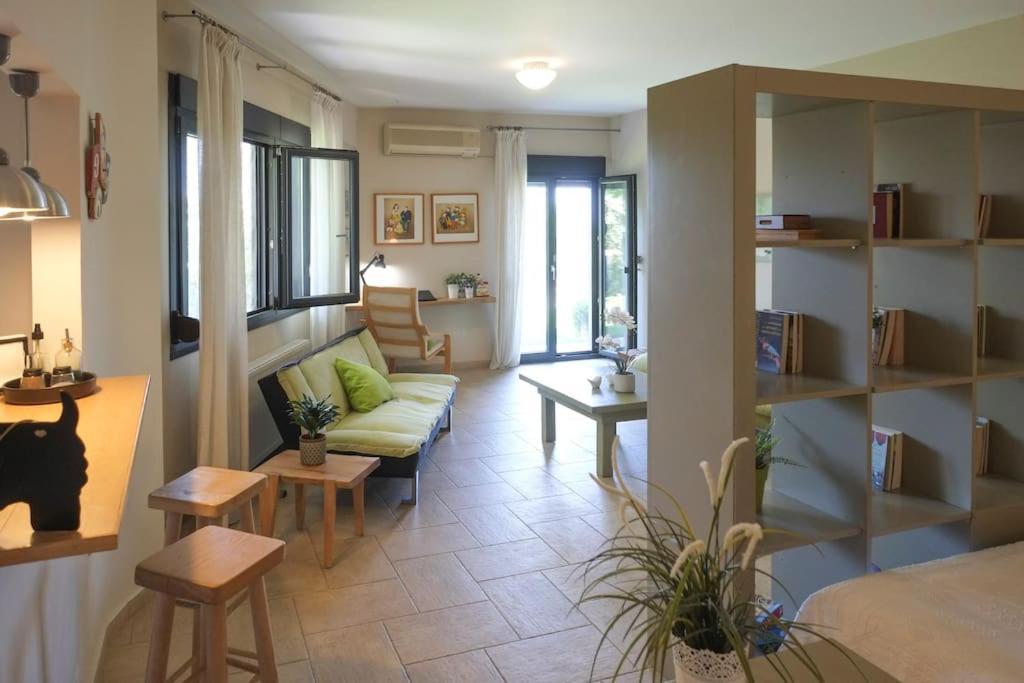 Apartment With Garden In Thessaloniki. Bagian luar foto